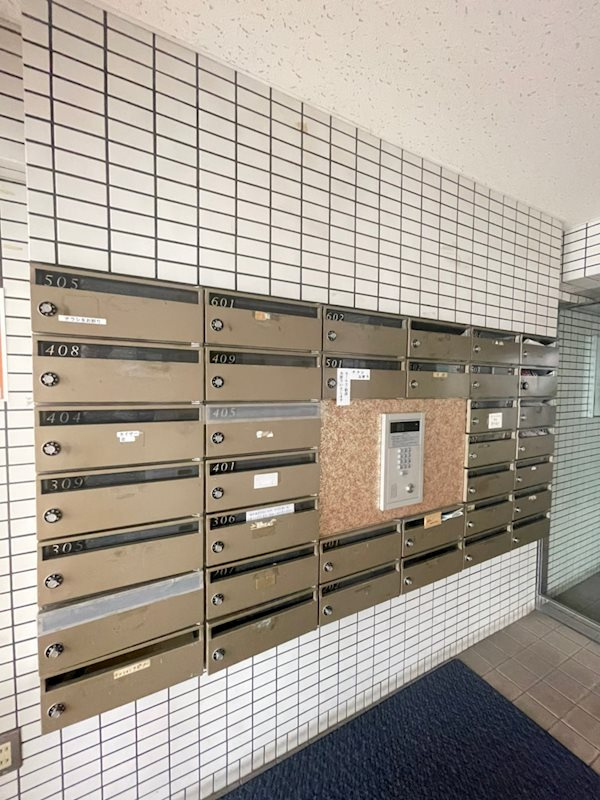 神戸市中央区花隈町の賃貸マンションのロビー