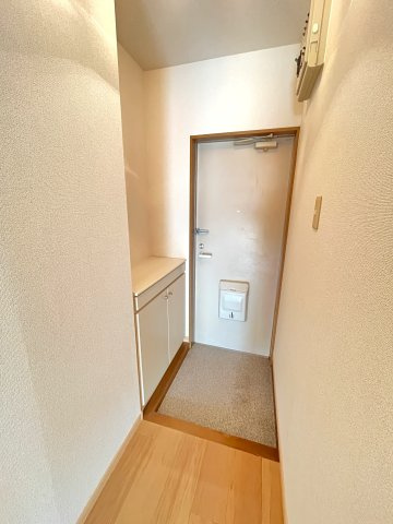 メゾンパーク前田の玄関