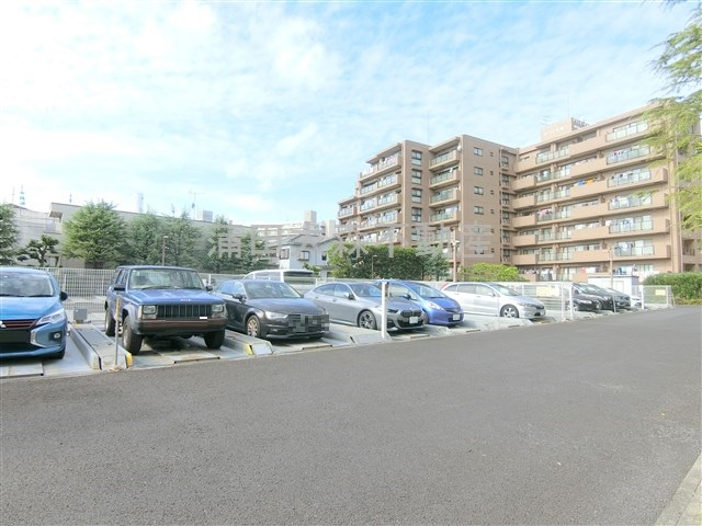 東急ドエルアルス多摩川の駐車場