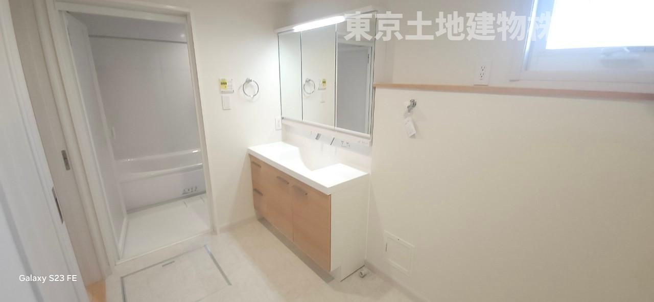 MOCXGARDEN前橋三俣町3号地の独立洗面台|2人並んでも窮屈さを感じない洗面台