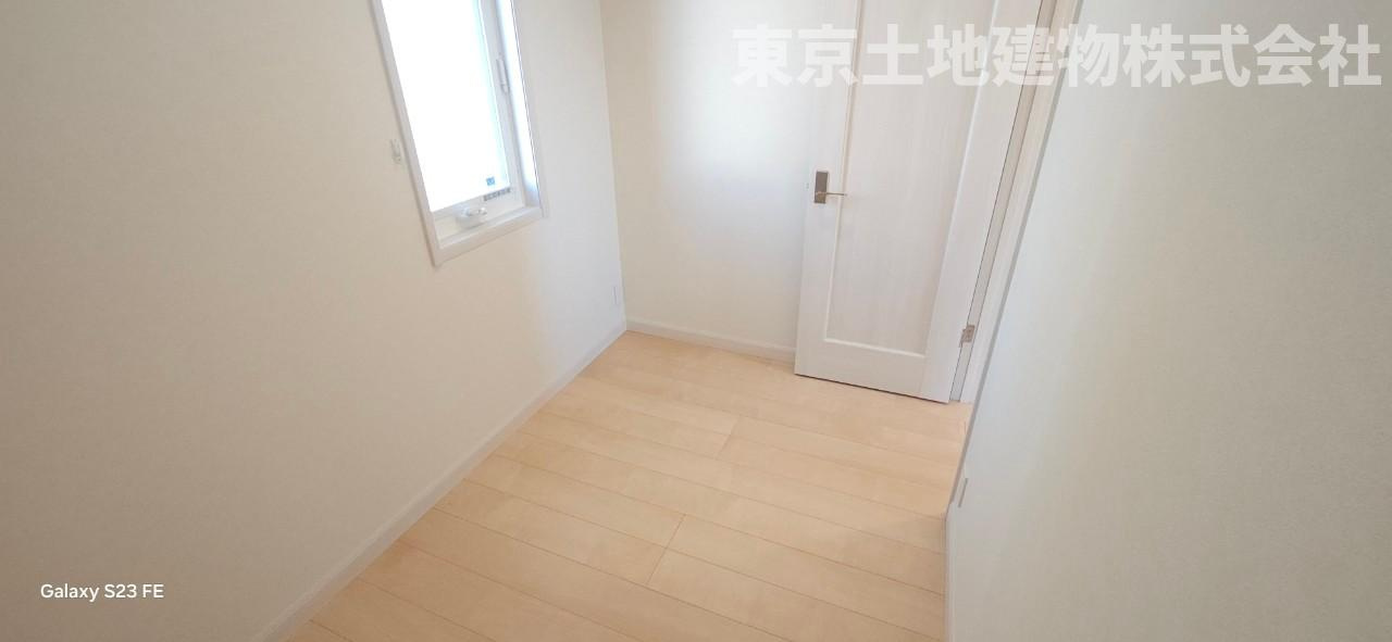 MOCXGARDEN前橋三俣町3号地の洋室|【2階/サービスルーム3帖】作業部屋、趣味部屋と使い方いろいろの納戸
大きな荷物を片付けるのにも便利♪