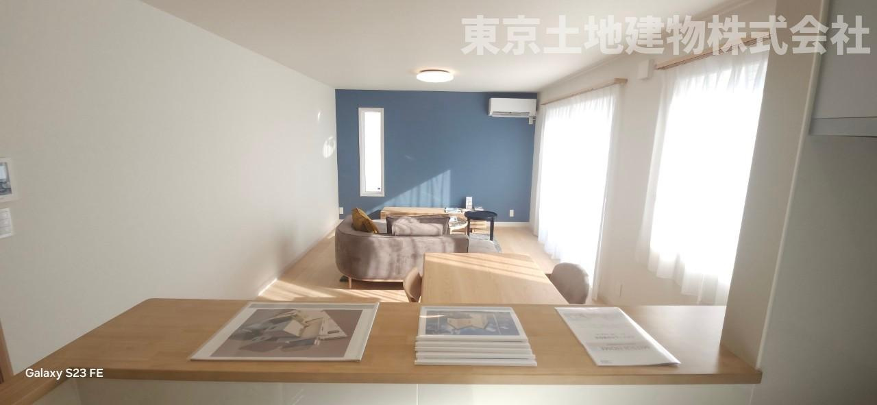 MOCXGARDEN前橋三俣町3号地の居間・リビング|キッチンからリビングダイニングを見渡せます♪
