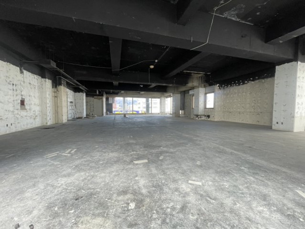 厚木センタービルの玄関