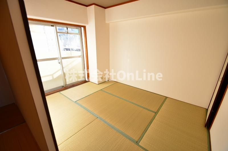 東大阪市荒本新町の賃貸マンションの和室