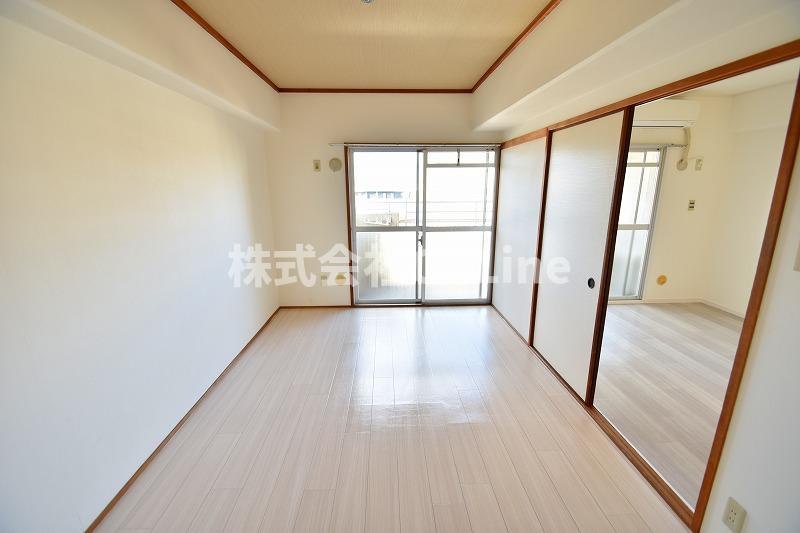 東大阪市荒本新町の賃貸マンションの洋室