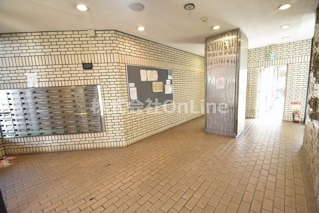 東大阪市荒本新町の賃貸マンションのロビー