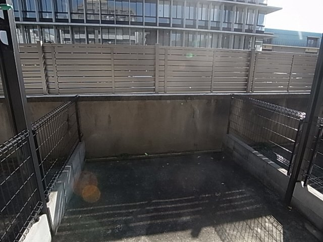 神戸市須磨区大黒町４丁目のアパートのバルコニー