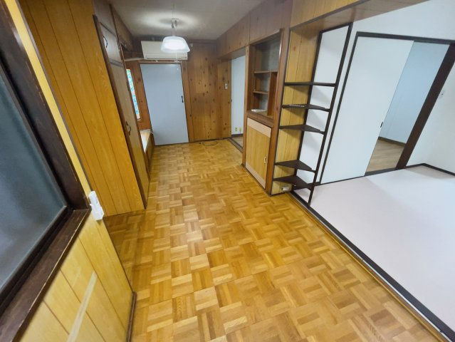 高城有松裏戸建の内装