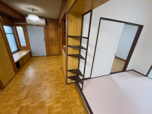 高城有松裏戸建の内装