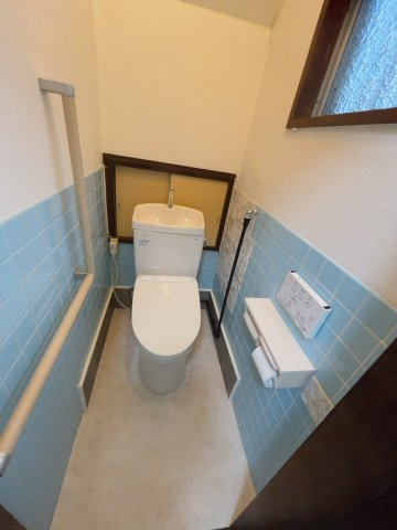 高城有松裏戸建のトイレ