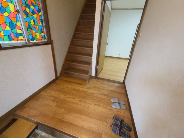 高城有松裏戸建の玄関