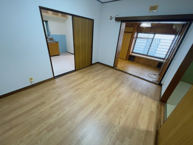 高城有松裏戸建の洋室