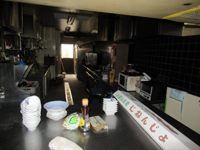 津山市志戸部　2階建店舗の内装