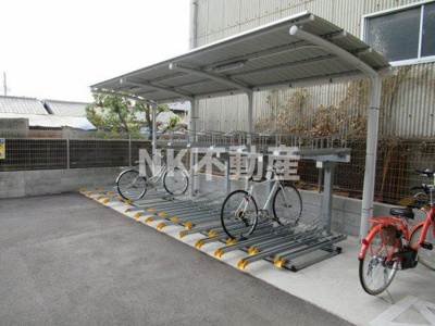 【その他共用部分】 | COZY　COURTⅢ（コージーコートスリー）（河内花園賃貸） | 駐輪場です