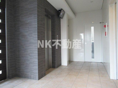 【ロビー】 | COZY　COURTⅢ（コージーコートスリー）（河内花園賃貸） | 建物の内部です