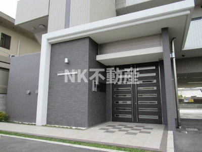 【エントランス】 | COZY　COURTⅢ（コージーコートスリー）（河内花園賃貸） | ゆとりのあるエントランスです