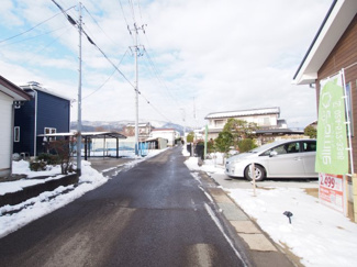 【前面道路含む現地写真】