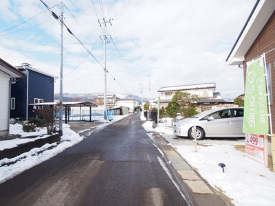 【前面道路含む現地写真】 | QUADRIFOGLIO　桑折町２期　１号棟