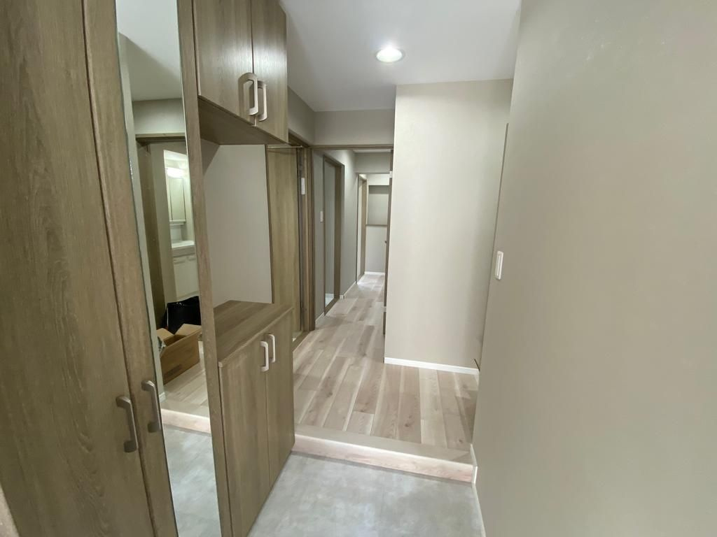 日野市三沢３丁目の中古マンションの玄関