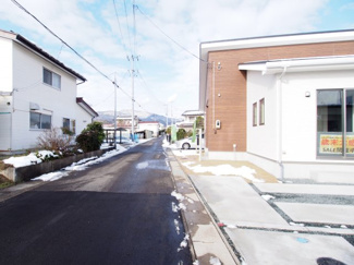 【前面道路含む現地写真】