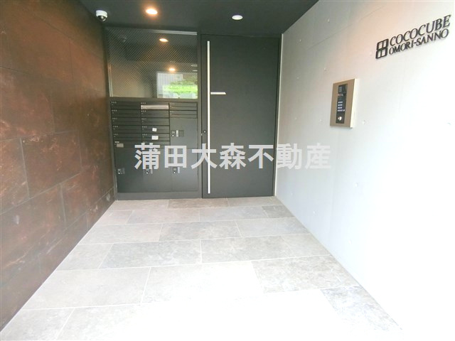 COCOCUBE大森山王のエントランス|防犯カメラTVモニター付オートロック宅配BOXメールBOX　エントランス　