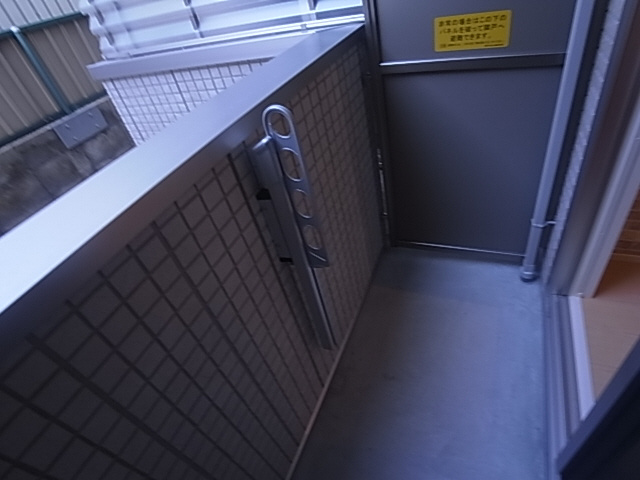 神戸市兵庫区南逆瀬川町のアパートのバルコニー