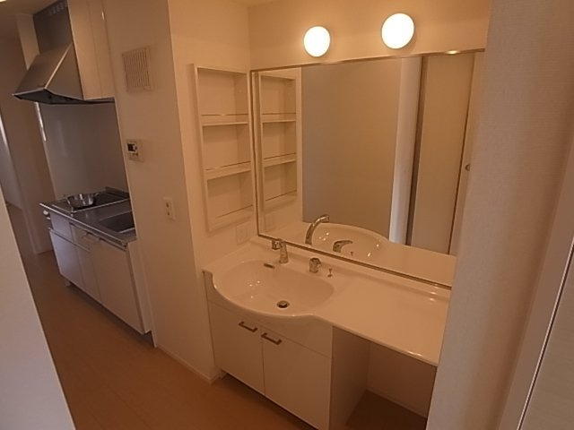 神戸市兵庫区南逆瀬川町のアパート