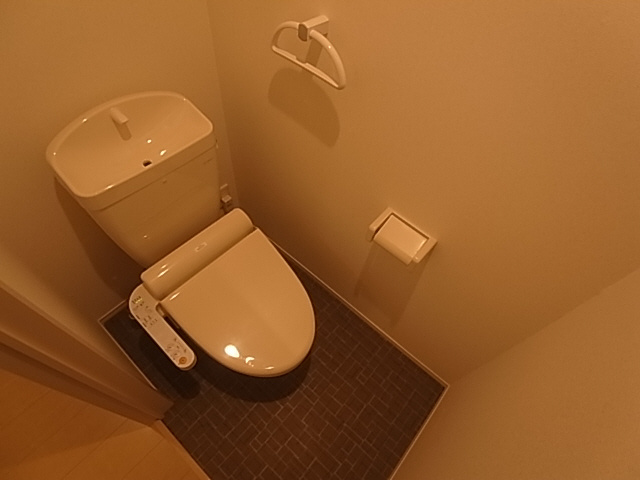 神戸市兵庫区南逆瀬川町のアパートのトイレ|ウォッシュレット付トイレ