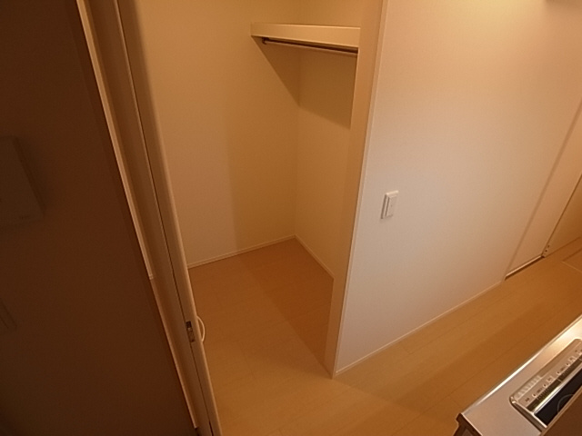 神戸市兵庫区南逆瀬川町のアパートの収納|ウォークインクローゼット