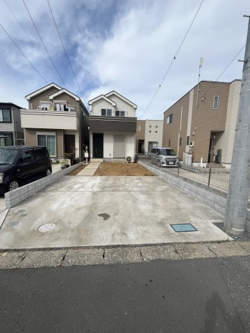 Kolet岩槻原町の駐車場|車をお持ちの方に嬉しい駐車場付きの物件です。