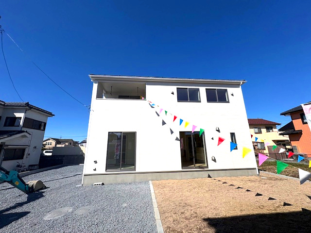 上里町七本木第11（全2棟）1号棟の外観|ナチュラルで飽きの来ないデザインは流行に左右されない家の形です。外構も綺麗に仕上がっています(^▽^)/
