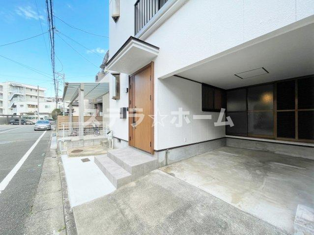 千里山東1 中古戸建の駐車場|駐車場があります