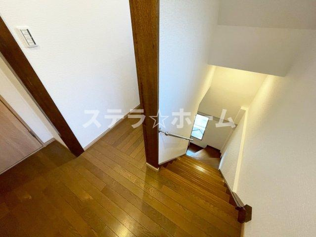 千里山東1 中古戸建の内装|明るい色調の室内です