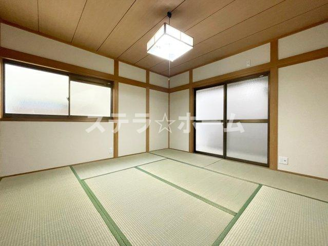 千里山東1 中古戸建の和室|落ち着いた雰囲気の和室付きです