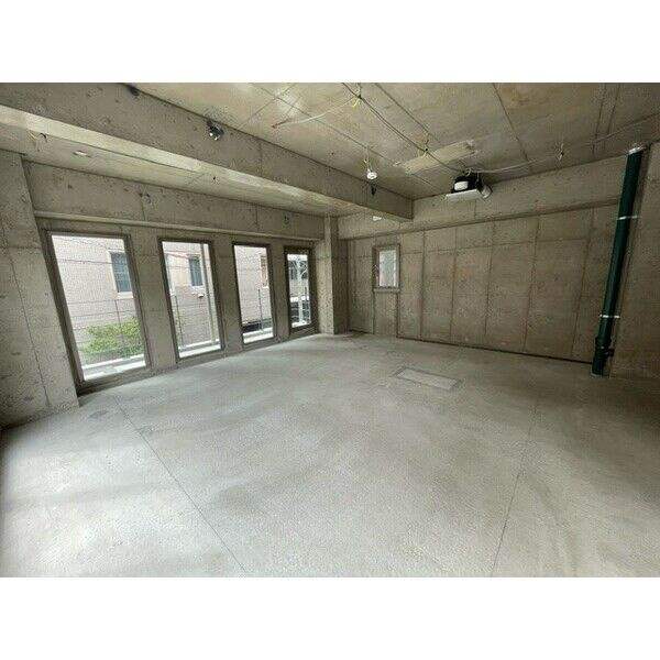 Marsアザレア通りの内装