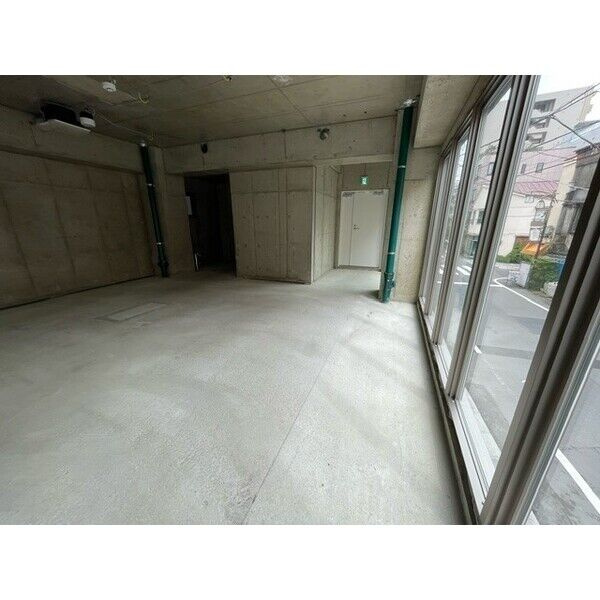 Marsアザレア通りの内装