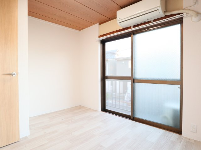清和マンションの洋室