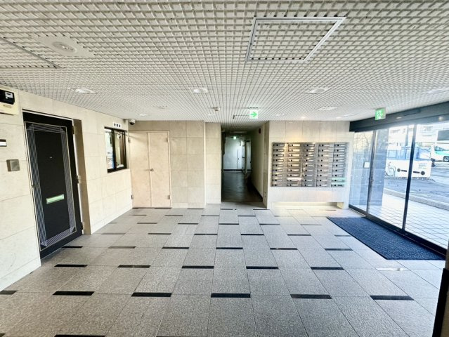ライオンズマンション榴ヶ岡のエントランス