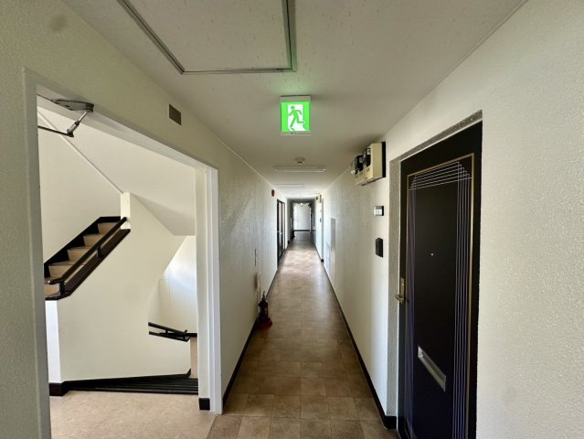 ライオンズマンション榴ヶ岡のその他共用部分|住戸階廊下