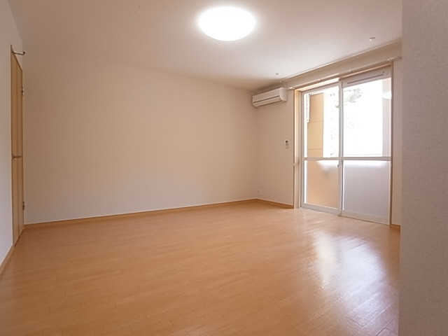 神戸市兵庫区平野町字天王谷奥東服のアパートの居間・リビング|リビング室内