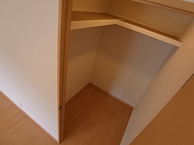 神戸市兵庫区平野町字天王谷奥東服のアパートの収納|ウォークインクローゼット