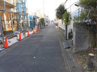 【前面道路含む現地写真】 | 南西側前面道路です。