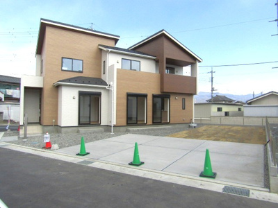 【駐車場】 | ブルーミングガーデン南アルプス市野牛島　1号棟 | 駐車場があるので、車を買う予定の方も安心です