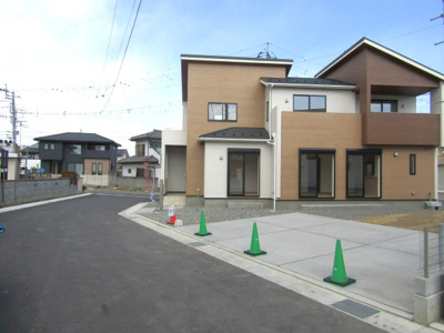 【前面道路含む現地写真】 | ブルーミングガーデン南アルプス市野牛島　1号棟 | 前面道路含む現地写真です