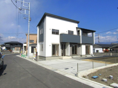 【前面道路含む現地写真】 | ブルーミングガーデン南アルプス市野牛島　2号棟 | 前面道路含む現地写真です