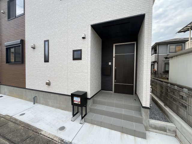 Kolet東岩槻のエントランス|落ち着いたエントランスです