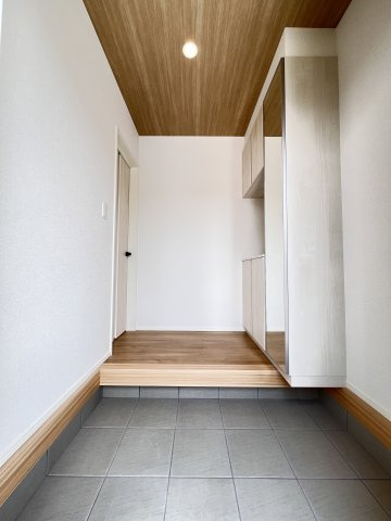 【玄関】 | 香美市土佐山田町百石町１丁目/１号棟