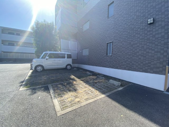 堺市南区和田東の賃貸マンションの駐車場