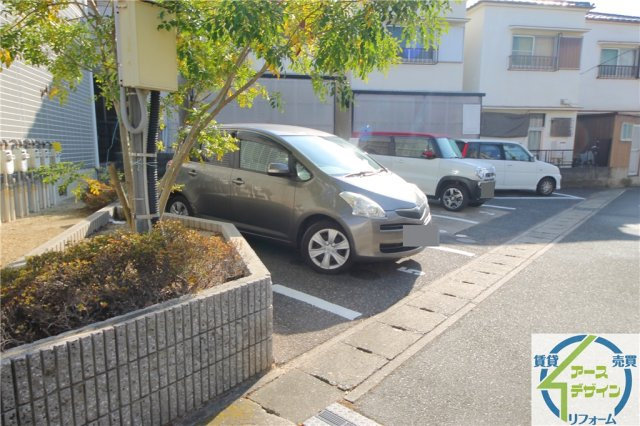 ハイツセラの駐車場|駐車場に車を止められます
