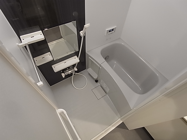 神戸市長田区長田町６丁目のアパートの浴室|追い焚き機能付き